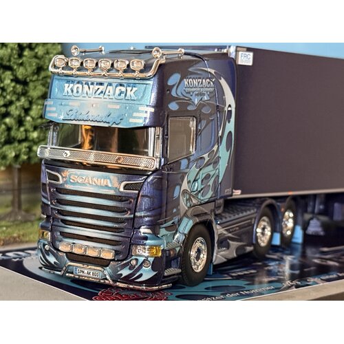 Tekno Tekno Scania R Topline 6x2 with 3-axle reefer trailer KONZACK