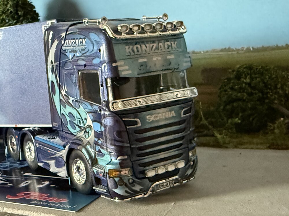 Tekno Tekno Scania R Topline 6x2 with 3-axle reefer trailer KONZACK