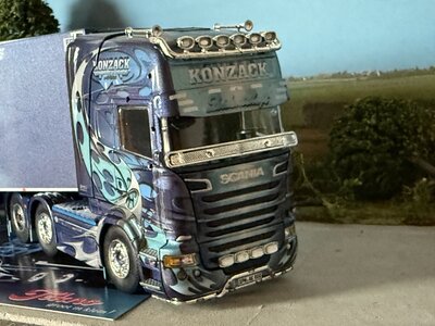 Tekno Tekno Scania R Topline 6x2 with 3-axle reefer trailer KONZACK