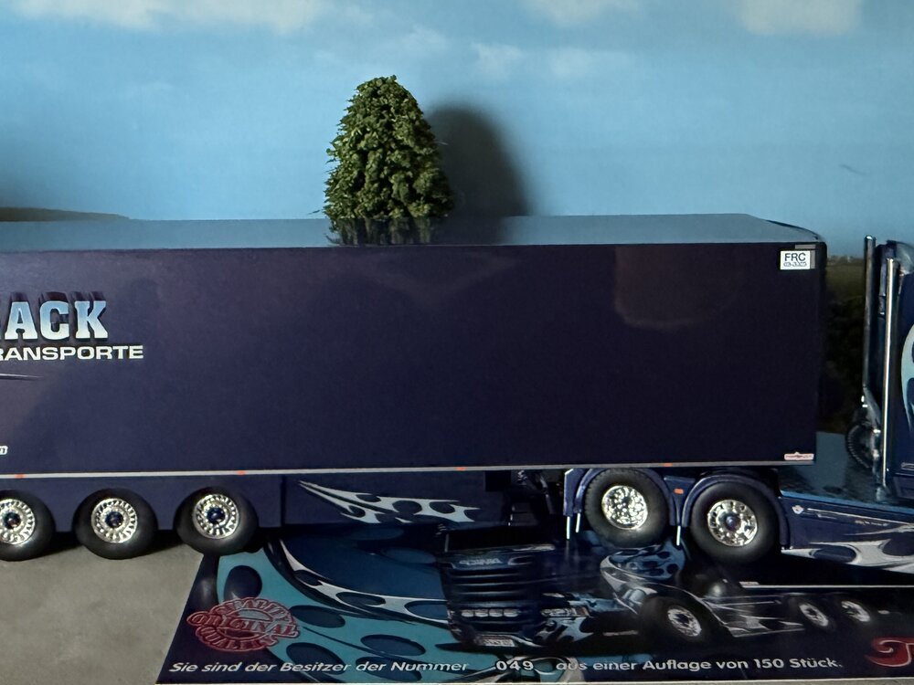Tekno Tekno Scania R Topline 6x2 with 3-axle reefer trailer KONZACK