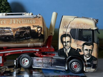 Tekno Tekno Scania Next Gen S Highline met 3-as ingekorte Silo oplegger MELMER