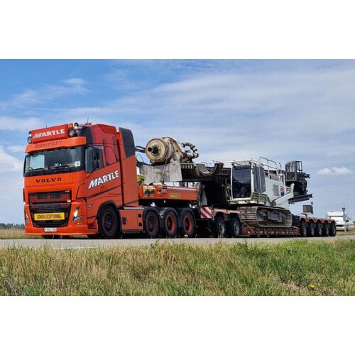 WSI WSI Volvo FH5 Globetrotter XL 8x4 with 5-axle lowloader + 2-axle dolly MARTLE