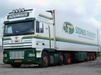 WSI WSI DAF XF95 Super Space cab  6x2 met 3-assige koeloplegger SOONIUS