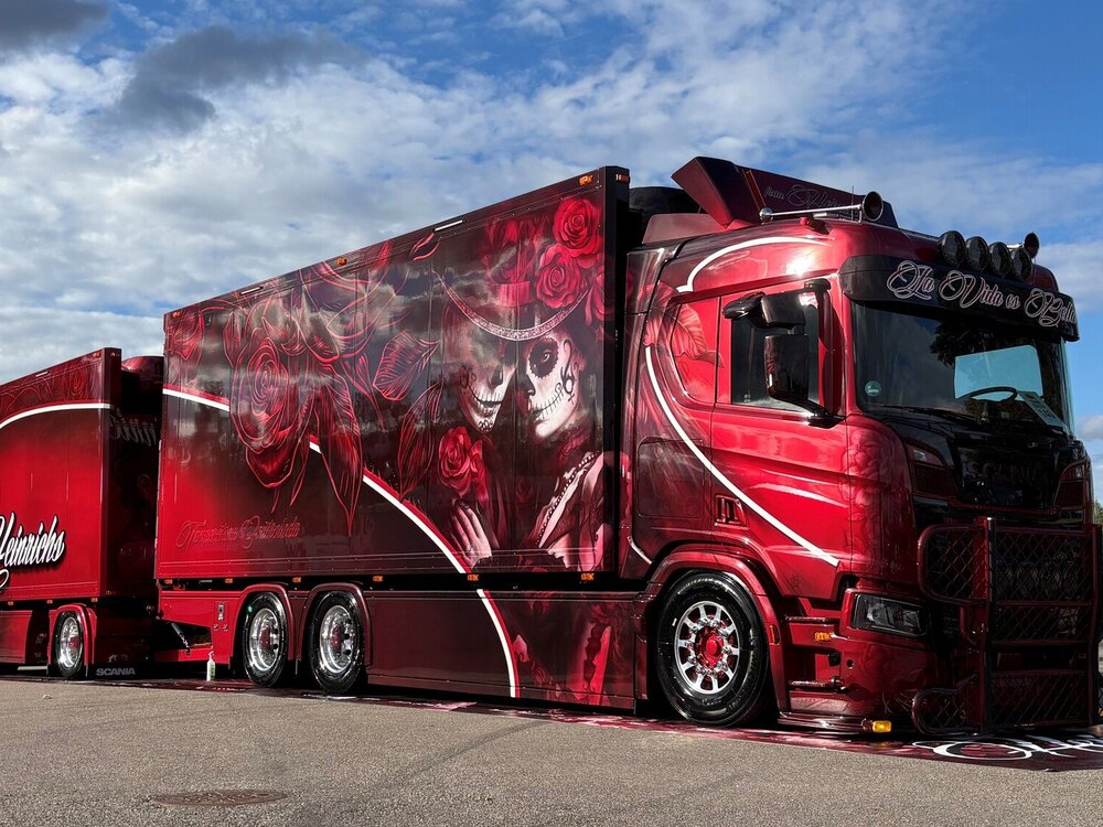 Tekno Tekno Scania Next Gen R riged truck whit 3-axle trailer HEINRICHS