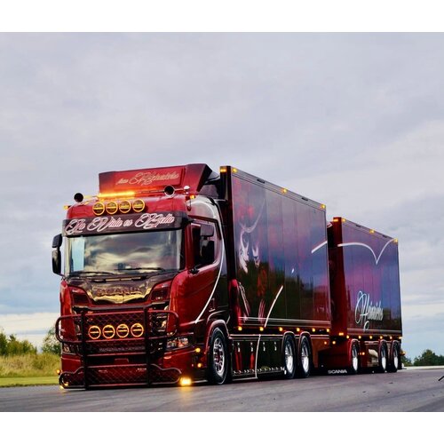 Tekno Tekno Scania Next Gen R riged truck whit 3-axle trailer HEINRICHS
