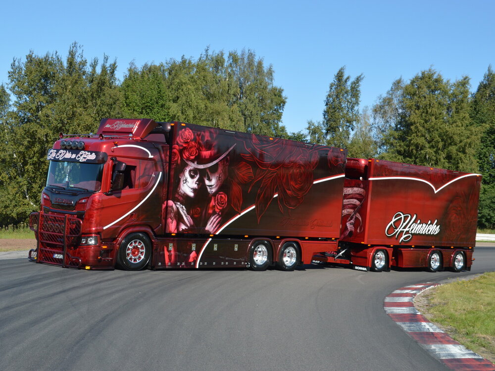 Tekno Tekno Scania Next Gen R riged truck whit 3-axle trailer HEINRICHS