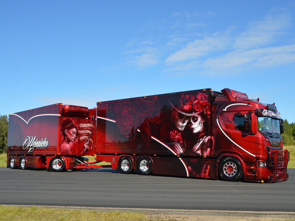 Tekno Tekno Scania Next Gen R motorwagen met 3-assige schamel aanhanger HEINRICHS