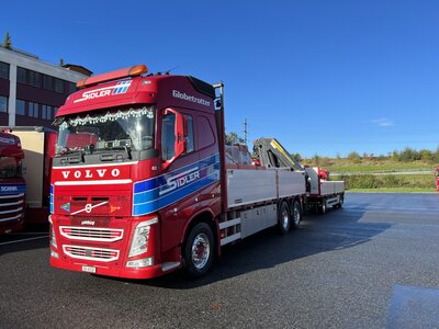 Tekno Tekno Volvo FH04 Globetrotter riged truck with open top trailer + crane SIDLER