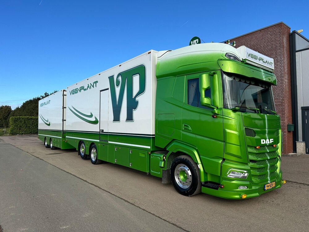Tekno Tekno DAF XG+ riged truck with 2-axle trailer VEENPLANT "PEAKY BLINDERS"