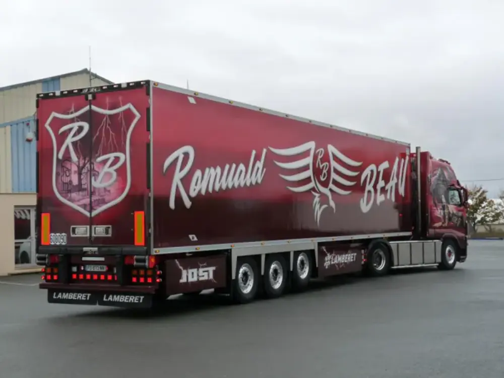 Tekno Tekno Volvo FH 03 Globetrotter XL with 3-axle reefer trailer BEAU - LA FAUCHEUSE