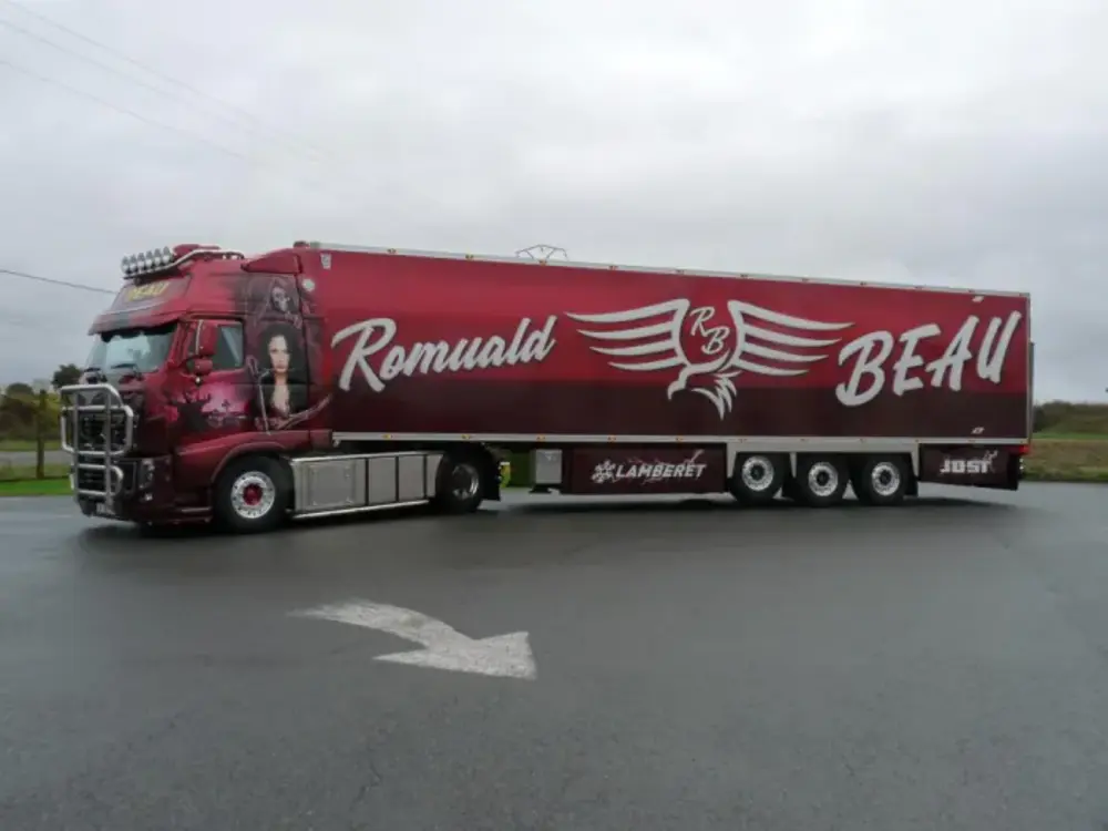 Tekno Tekno Volvo FH 03 Globetrotter XL with 3-axle reefer trailer BEAU - LA FAUCHEUSE