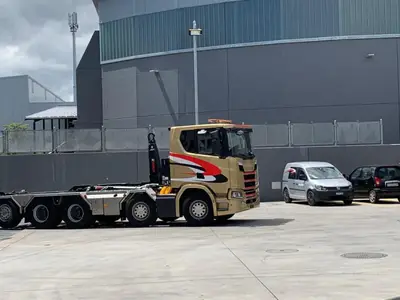 Tekno Tekno Scania NGR low roof 10x4 with hooklift GLOGGNER