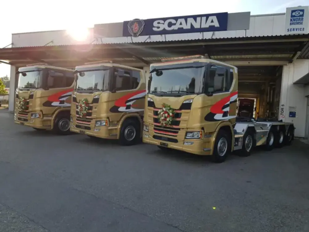 Tekno Tekno Scania NGR low roof 10x4 met haakarm GLOGGNER