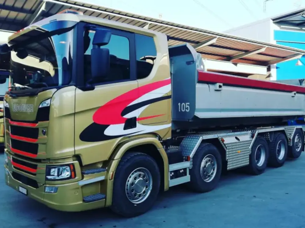 Tekno Tekno Scania NGR low roof 10x4 met haakarm GLOGGNER