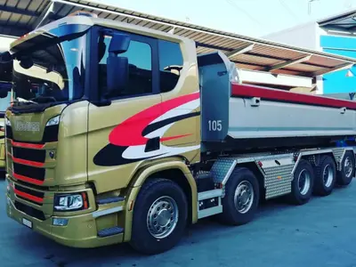 Tekno Tekno Scania NGR low roof 10x4 met haakarm GLOGGNER