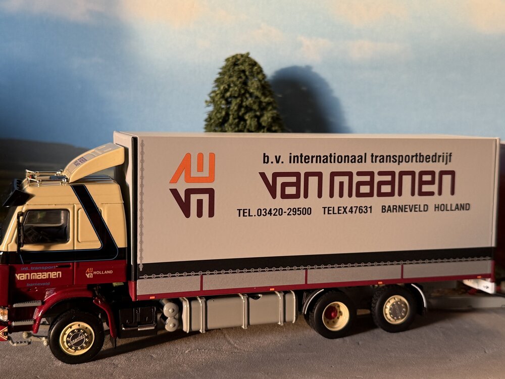 WSI WSI Scania 113M motorwagen met 2-as aanhanger VAN MAANEN