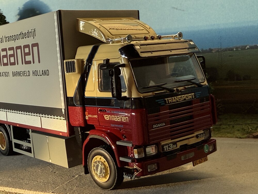 WSI WSI Scania 113M motorwagen met 2-as aanhanger VAN MAANEN