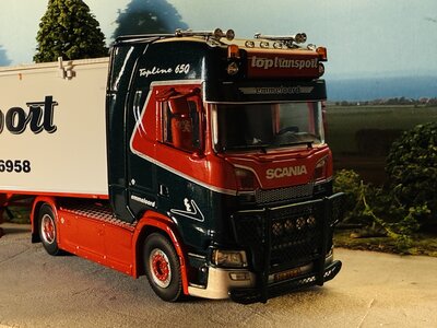 WSI WSI Scania S Highline 4x2 + 3-axle belt trailer TOP TRANSPORT
