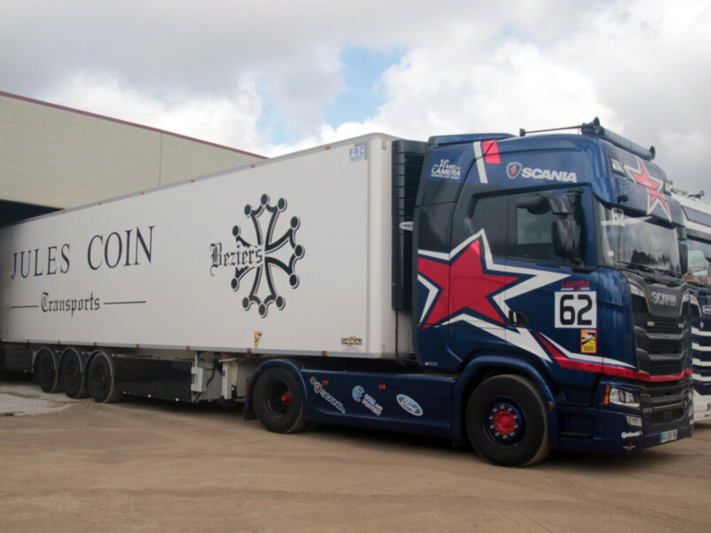 WSI WSI Scania S Highline 4x2 met 3-as koeloplegger KENNY COIN