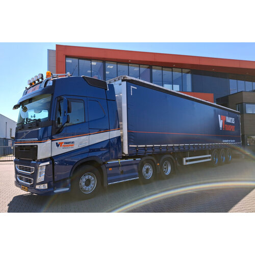 WSI WSI Volvo FH4 Globetrotter 6x2 with 3-axle curtainside trailer VAARTJES TRANSPORT