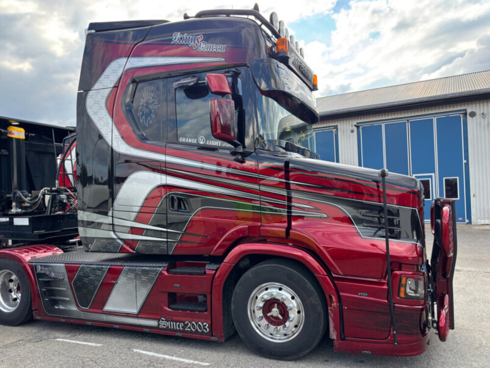 WSI WSI Scania Vlastuin Torpedo 6x2 with 3-axle half pipe tipper trailer NA SCHAKT