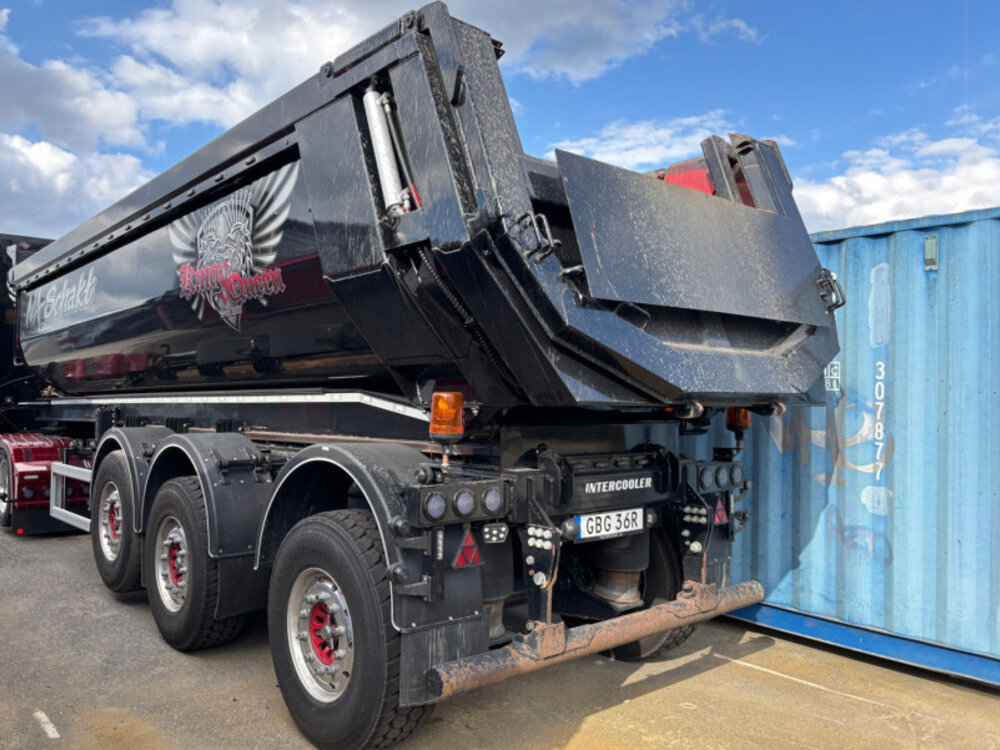 WSI WSI Scania Vlastuin Torpedo 6x2 with 3-axle half pipe tipper trailer NA SCHAKT