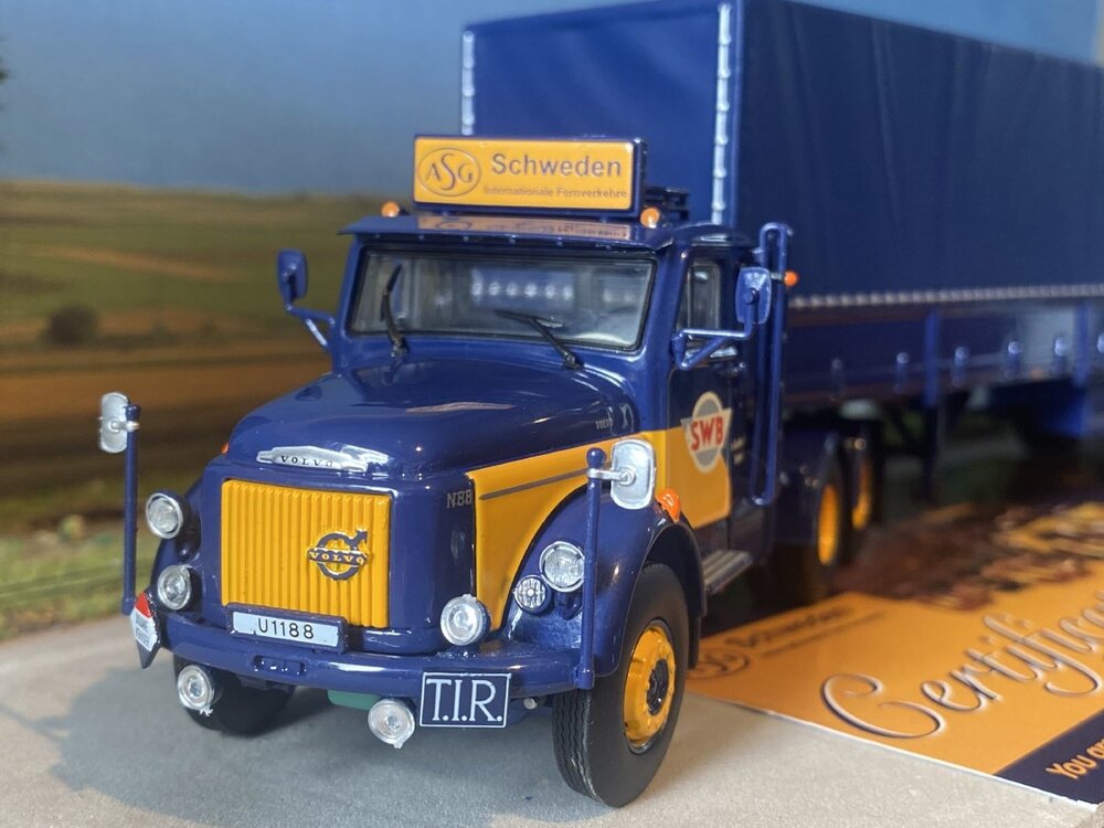 Tekno Tekno Volvo N88 met 2-assige huifoplegger ASG