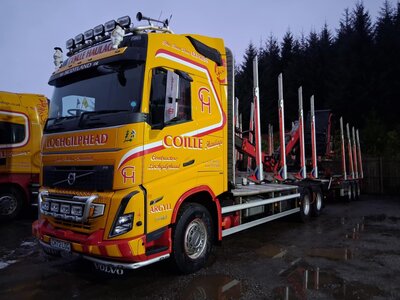 Tekno Tekno Volvo FH05 Globetrotter riged truck with 3-aaxle wood trailer ) COILLE