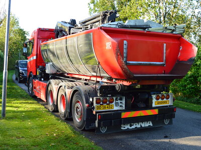 Tekno Tekno Scania NGR XT Normal roof 8x4 riged truck with hooklift + HMF crane ANDERS SORENSEN