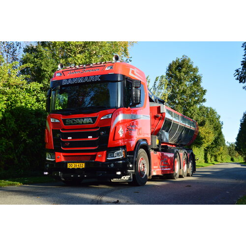 Tekno Tekno Scania NGR XT Normal roof 8x4 riged truck with hooklift + HMF crane ANDERS SORENSEN
