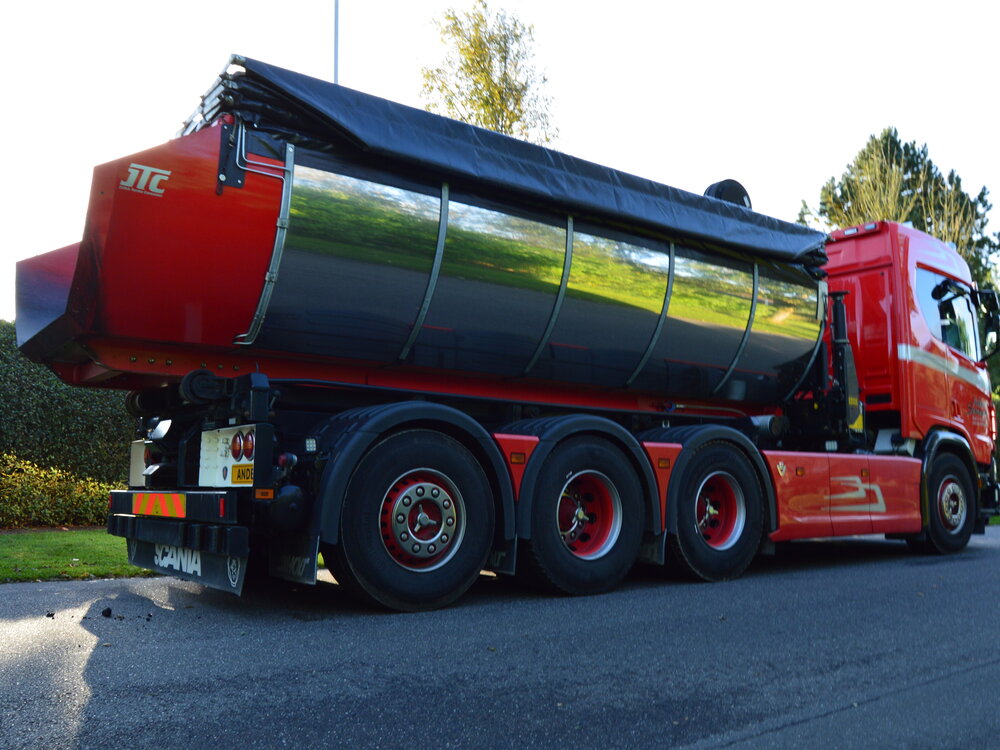 Tekno Tekno Scania NGR XT Normal Roof 8x4 motorwagen met haakarm en HMF kraan ANDERS SORENSEN