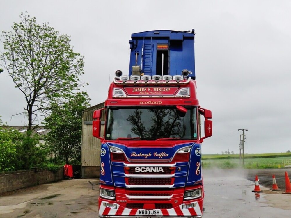 Tekno Tekno Scania Next Gen R580 Highline met Muldoon trailer HISLOP