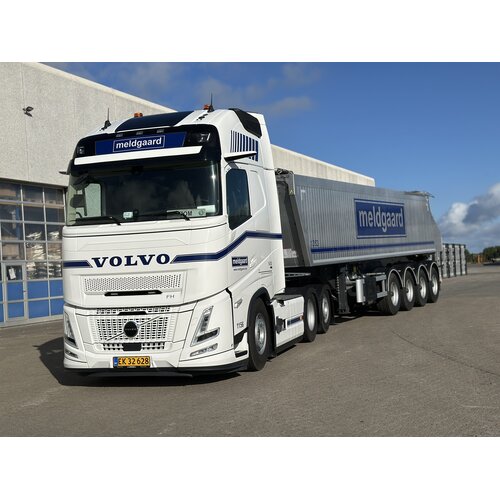 Tekno Tekno Volvo FH Aero XL 6x2  with 4-axle Danish tipper MELDGAARD