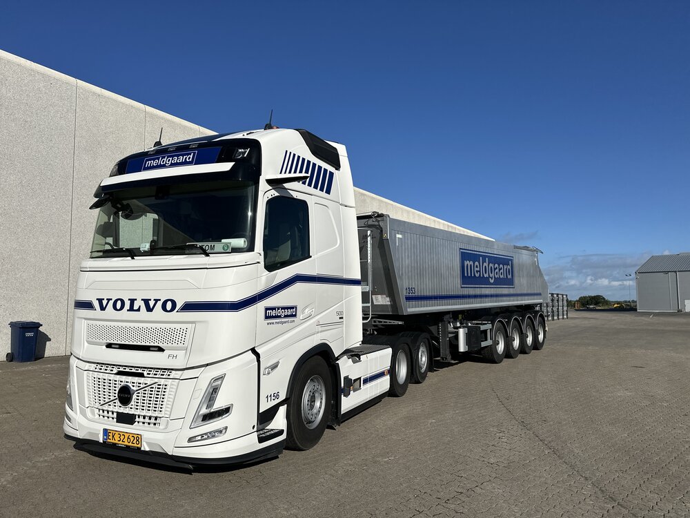 Tekno Tekno Volvo FH Aero XL 6x2  with 4-axle Danish tipper MELDGAARD