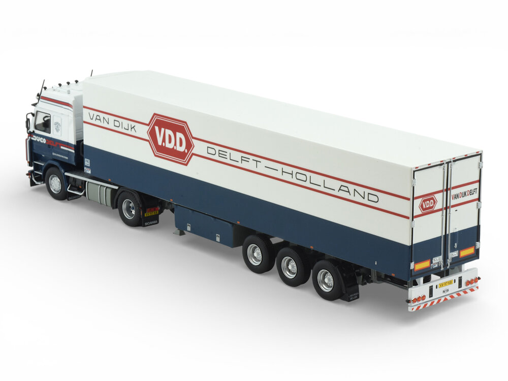 Tekno Tekno Scania 143-450 met Estepe dak en 3-assige koeloplegger DIJCO