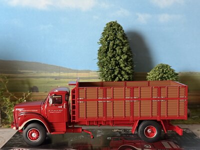 Tekno Tekno Scania Vabis L80 torpedo riged truck with resin  open top container VAN DER WINDT
