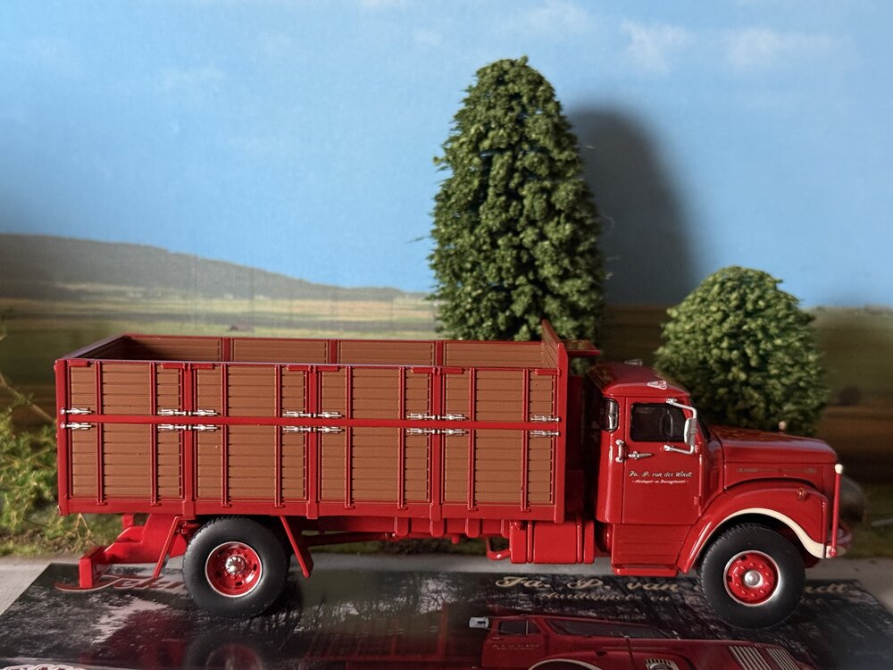 Tekno Tekno Scania Vabis L80 torpedo motorwagen met resin bakopbouw VAN DER WINDT