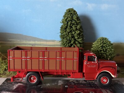 Tekno Tekno Scania Vabis L80 torpedo motorwagen met resin bakopbouw VAN DER WINDT