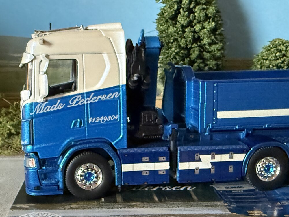 Tekno Tekno Scania Next Gen 660S-V8 met HMF kraan en open bak  MADS PEDERSEN