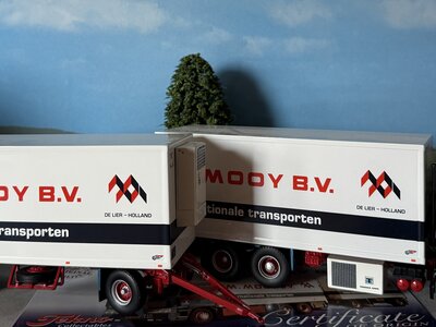 Tekno Tekno DAF 3300 Spacecab motorwagen met schamelaanhanger M. MOOY