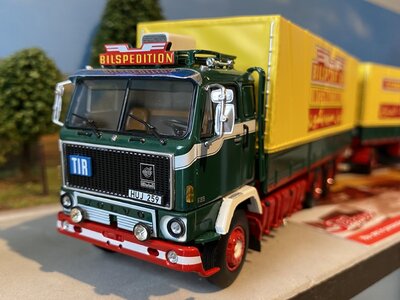Tekno Tekno Volvo F89 motorwagen met klassieke huif aanhanger BILSPEDITION