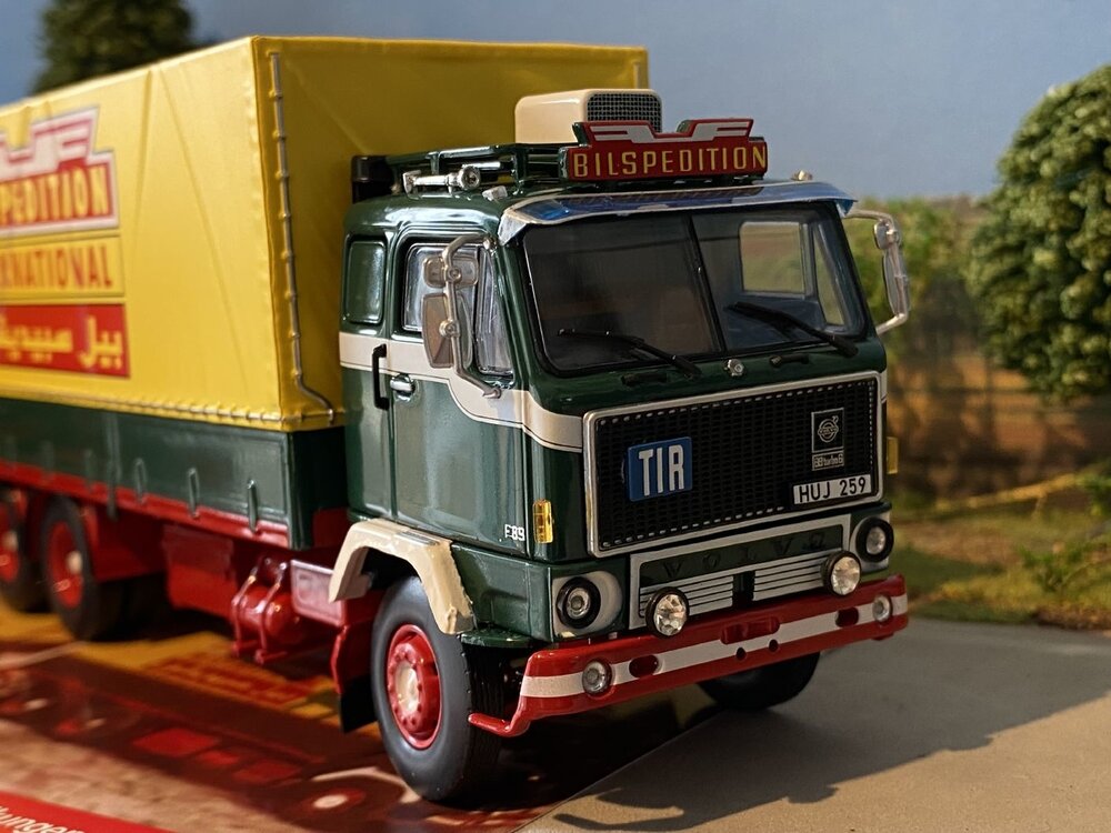 Tekno Tekno Volvo F89 motorwagen met klassieke huif aanhanger BILSPEDITION