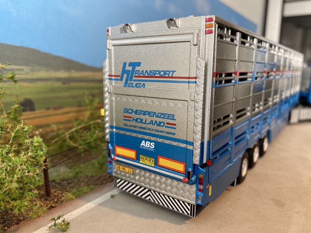 WSI WSI Volvo F16 Glob. 4x2 met veeoplegger HEUGA TRANSPORT