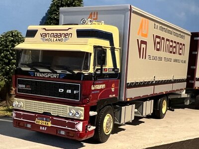 WSI WSI DAF 3600 Space Cab bakwagen oplegger combi VAN MAANEN