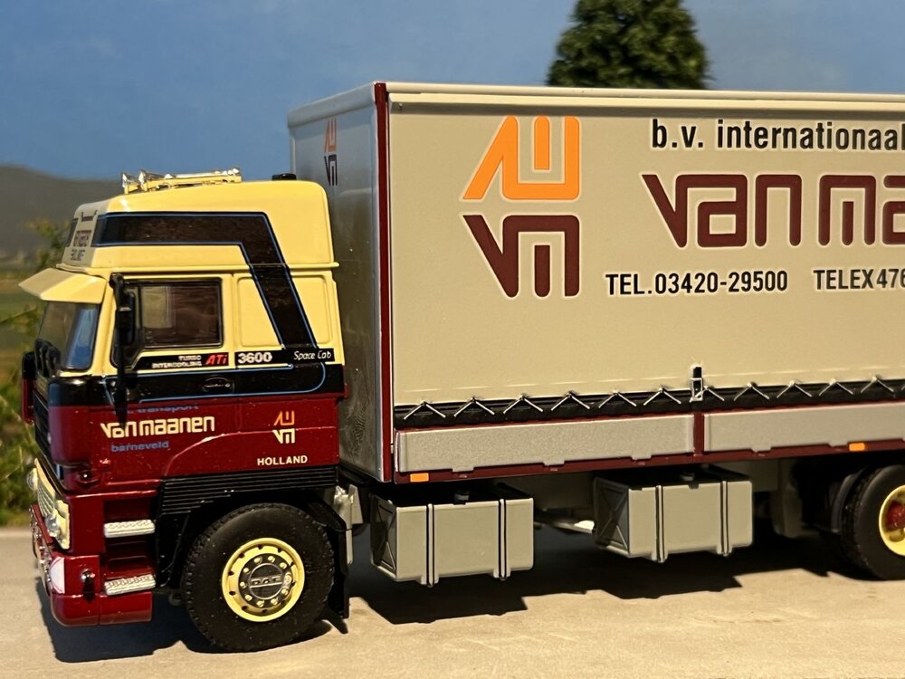 WSI WSI DAF 3600 Space Cab bakwagen oplegger combi VAN MAANEN