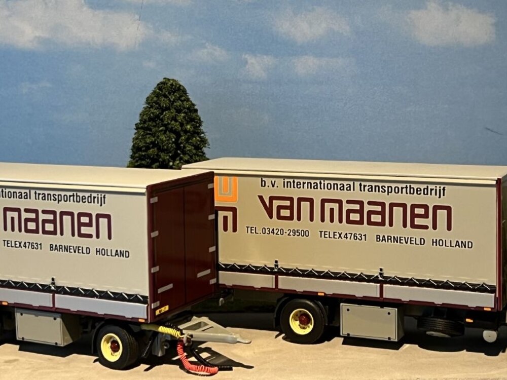 WSI WSI DAF 3600 Space Cab bakwagen oplegger combi VAN MAANEN