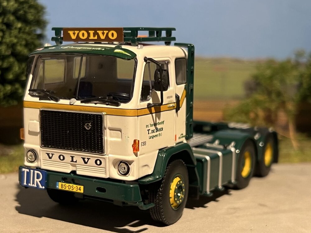 WSI WSI Volvo F88 6x2 DE BOER LANGWEER