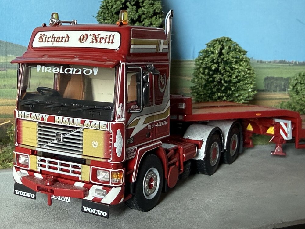 WSI WSI Volvo F12 Globetrotter 6x4 with 4-axle lowloader RICHARD O'NEILL