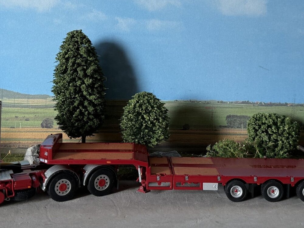 WSI WSI Volvo F12 Globetrotter 6x4 with 4-axle lowloader RICHARD O'NEILL
