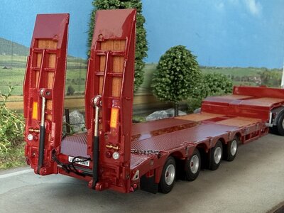WSI WSI Volvo F12 Globetrotter 6x4 met 4-as dieplader RICHARD O'NEILL